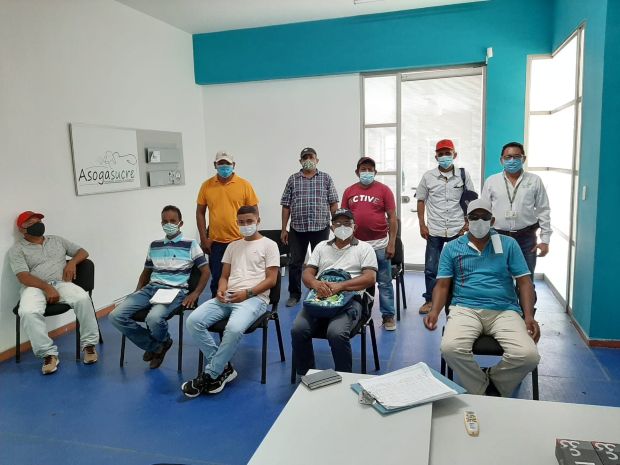 Foto-ICA-Supervision-segundo-ciclo-de-vacunacion.jpg Foto-ICA-Supervision-segundo-ciclo-de-vacunacion.jpg
