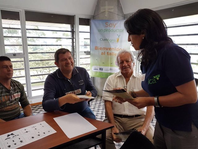 El ICA se articula con gremios para promover el uso responsable de los agroquímicos y proteger las abejas 