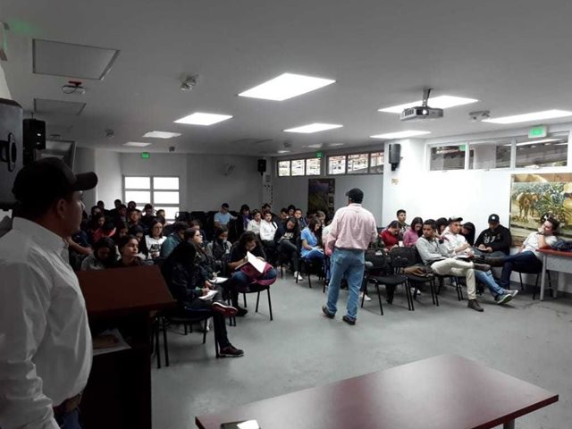 El ICA en el Quindío capacitó a estudiantes del SENA en enfermedades de control oficial en la producción primaria