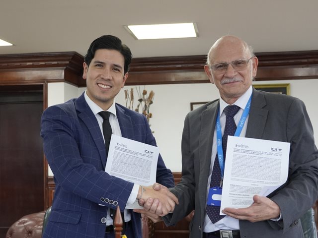 Firma del convenio ICA - INVIMA. 