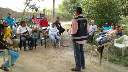 capacitacion-a-productores-de-mango-en-deteccion-de-moscas-de-la-fruta-en-Magdalena-1.jpg