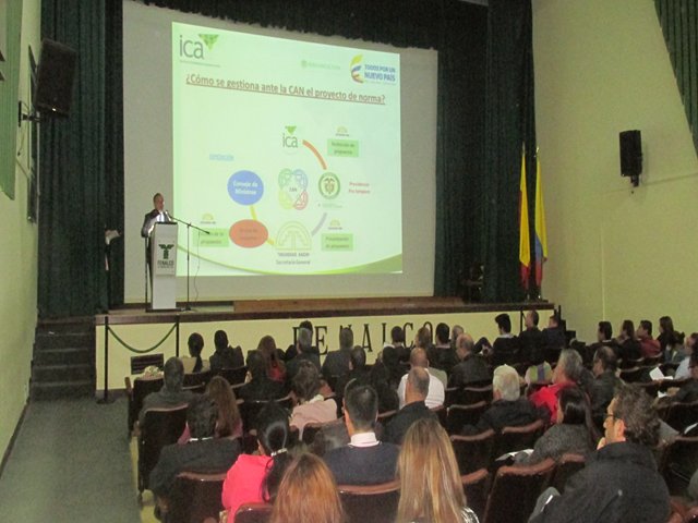 Cerca de 200 personas participaron en el foro en registro de productos veterinarios que realizó el ICA 