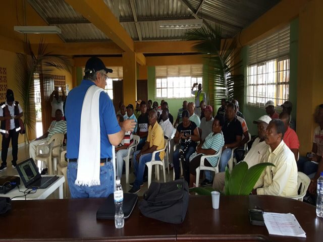 En el municipio de Bajo Baudó, Chocó, el ICA realizó capacitación en manejo y control de plagas de la palma del coco 