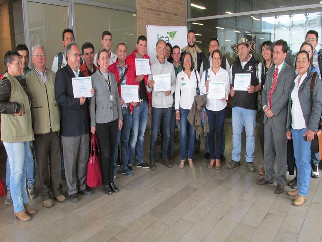 El ICA entregó 10 certificados  en BPG en el marco de Agroexpo 2015