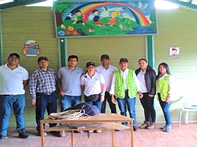 funcionarios ICA y productores en brigada 