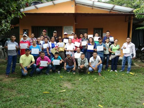 Cacaoteros-de-Arauca-certificados-en-manejo-y-aplicacion-insumos-agricolas-4.jpg Cacaoteros-de-Arauca-certificados-en-manejo-y-aplicacion-insumos-agricolas-4.jpg