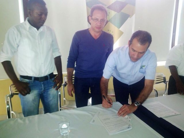 El ICA firma convenio por 2.710 millones de pesos para la erradicación de la PC en Tumaco